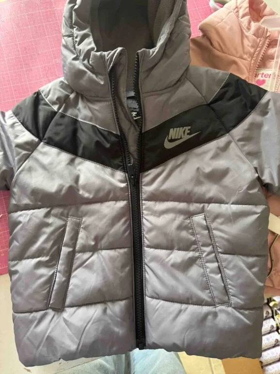Chamarra nike gris con negro — foto 2