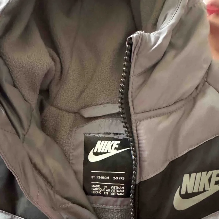 Chamarra nike gris con negro — foto 3