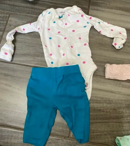 Hermoso conjunto para recién nacida
