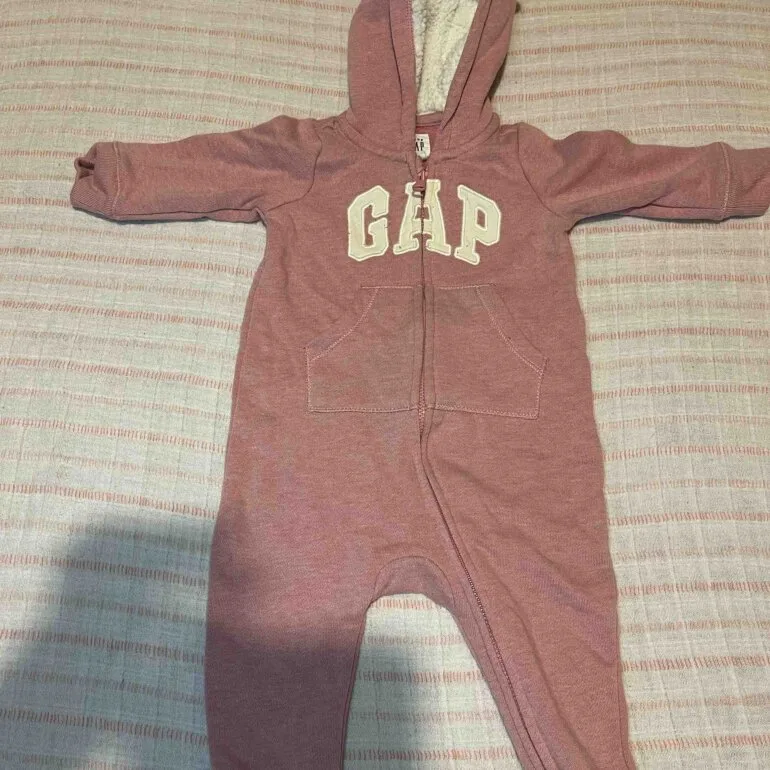 Mameluco Gap bebé niña — foto 2