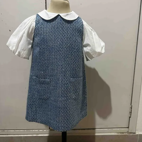 Vestido azul con mangas
