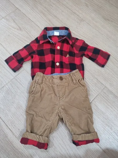 Conjunto camisa y pantalón Gap