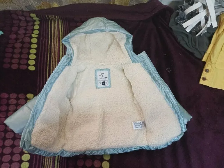 Chamarra GAP para niña talla 3 — foto 2
