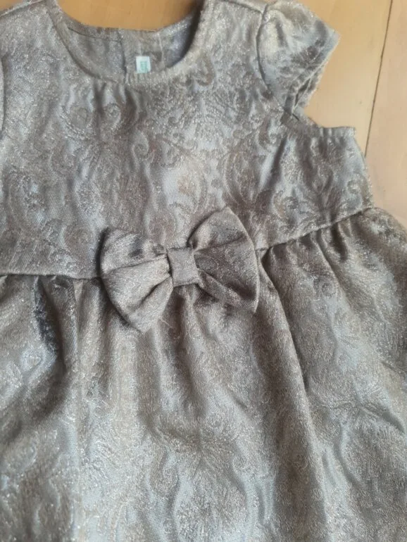 Vestido dorado beba — foto 6