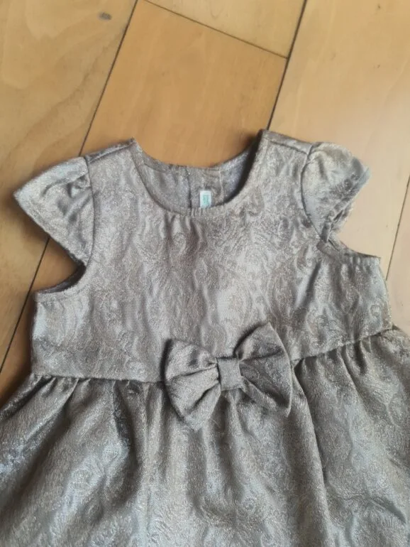 Vestido dorado beba — foto 7