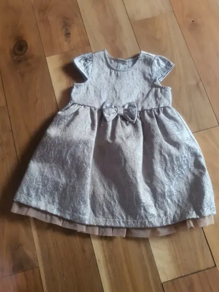 Vestido dorado beba