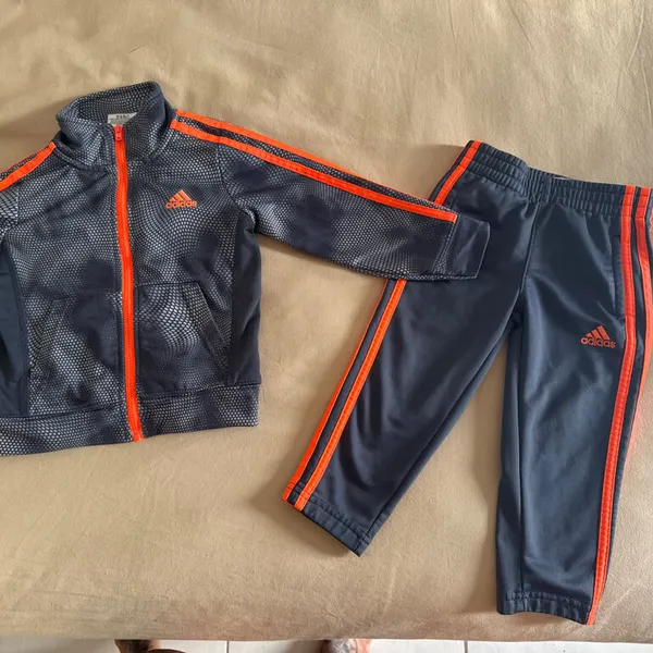 Conjunto adidas 2-3 años