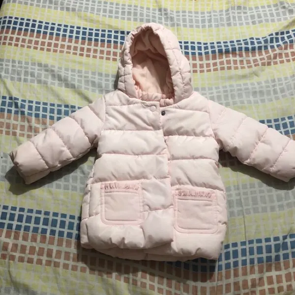 Abrigo rosa de niña benetton