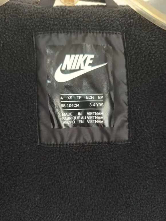 Chamarra negra Nike — foto 3
