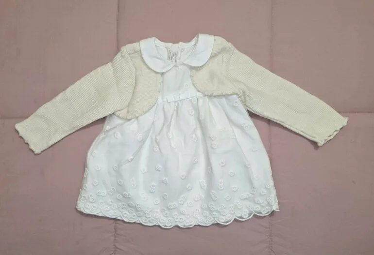 Vestido con suéter integrado