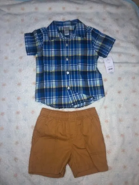Ropa para bebé azul con café