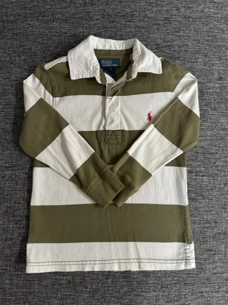Playera de cuello y manga larga