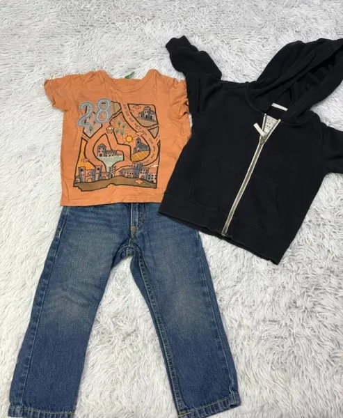 Conjunto Pantalón, playera y sudadera