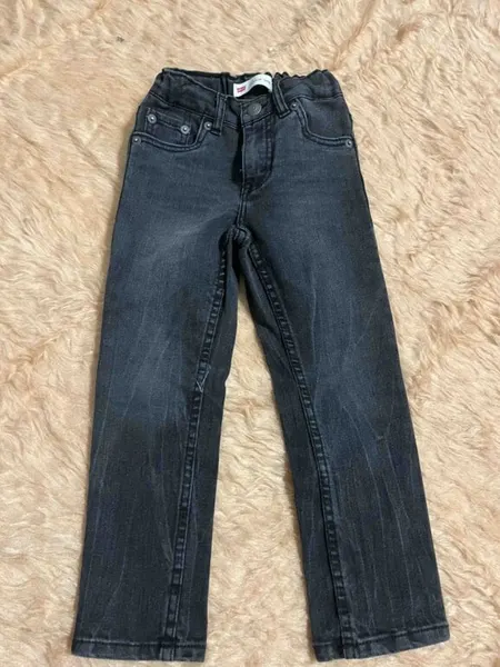 Jeans color negro
