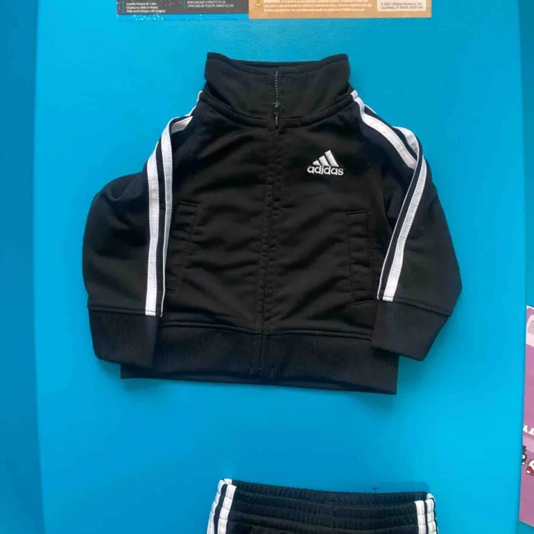 Conjunto Adidas Original 6 meses hermoso — foto 3