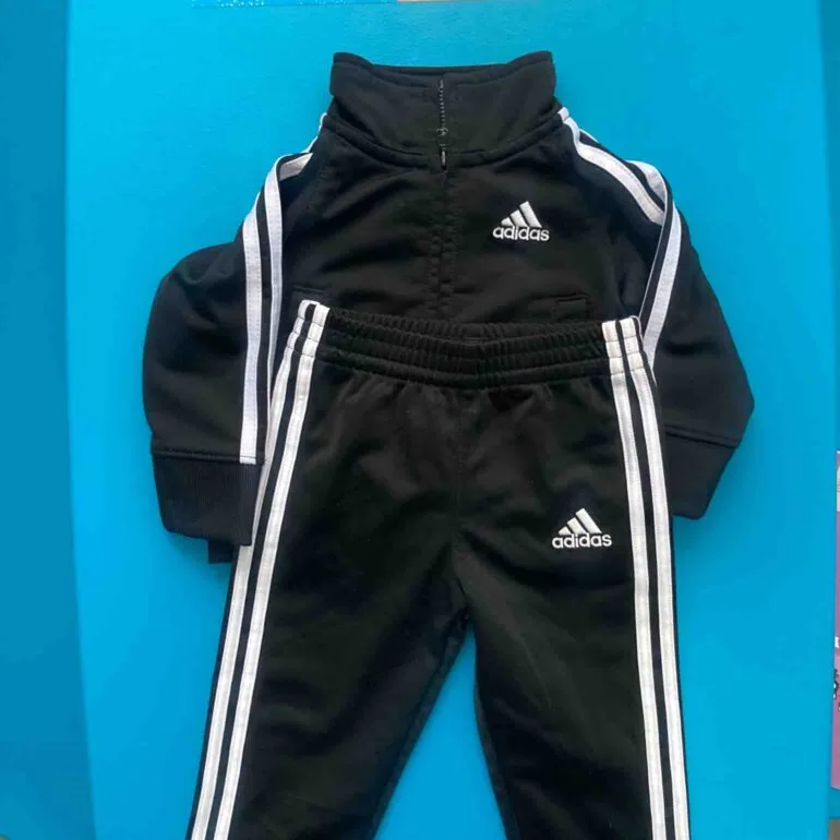 Conjunto Adidas Original 6 meses hermoso — foto 4