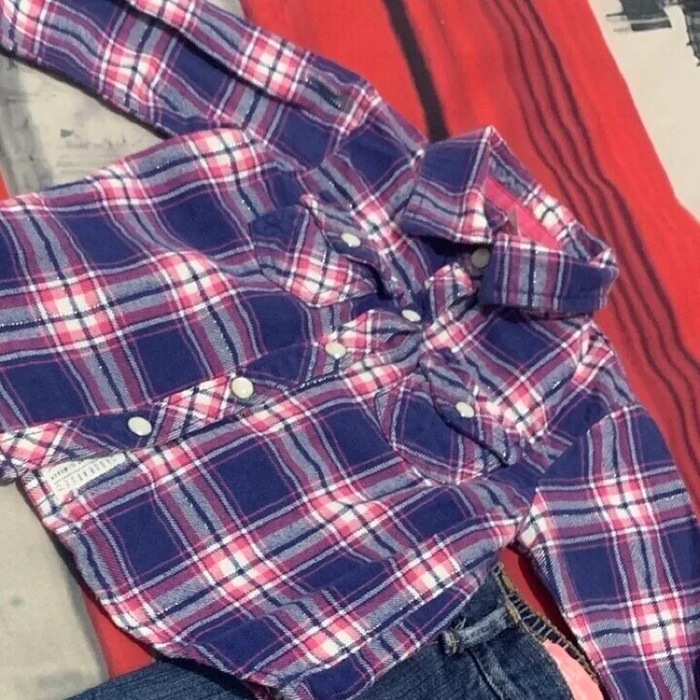 Linda camisa vaquera y jeans — foto 4