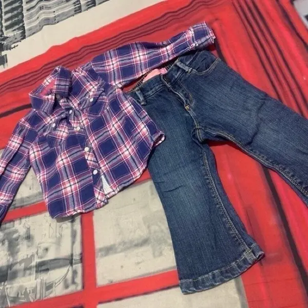 Linda camisa vaquera y jeans