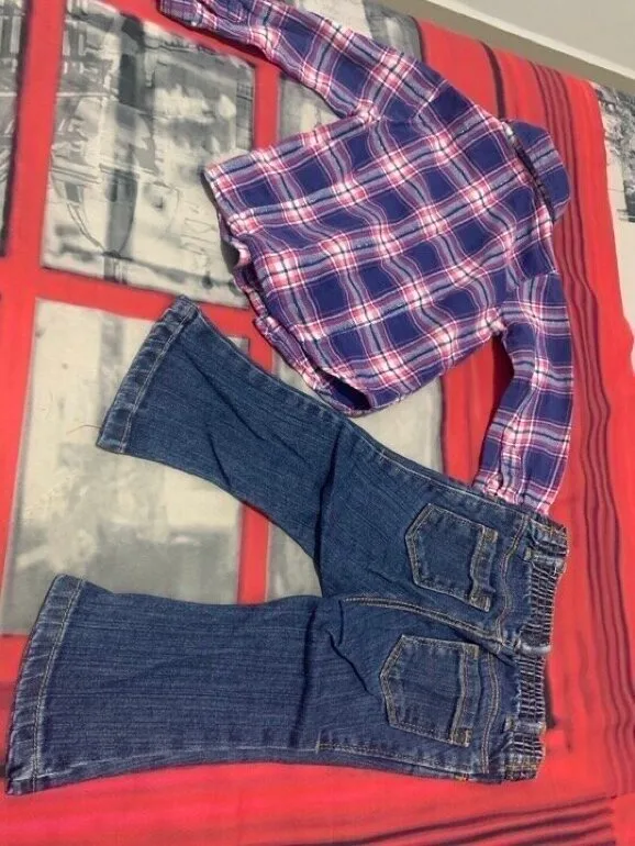 Linda camisa vaquera y jeans — foto 3