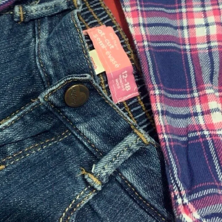 Linda camisa vaquera y jeans — foto 2