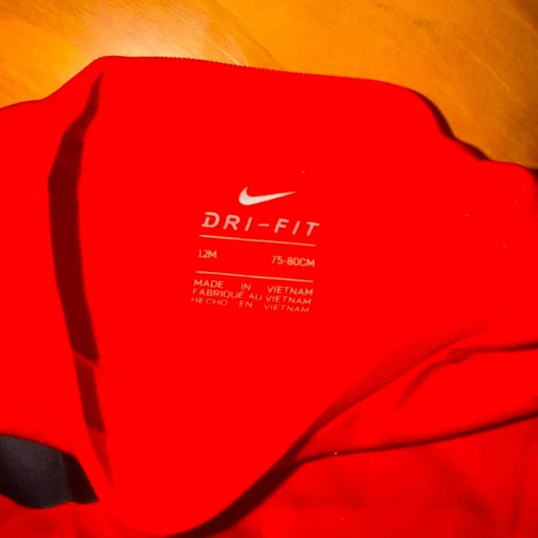 Conjunto Nike bebé — playera + shorts — foto 3