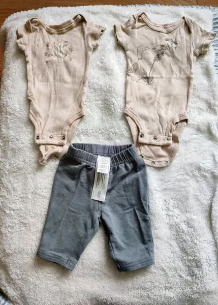 Pañaleros y pantalón Carter's