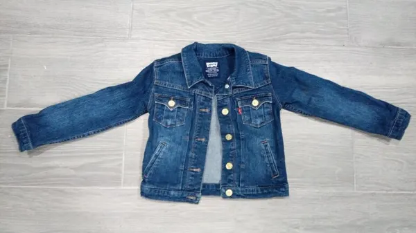 Chamarra de me Levi's azul marino