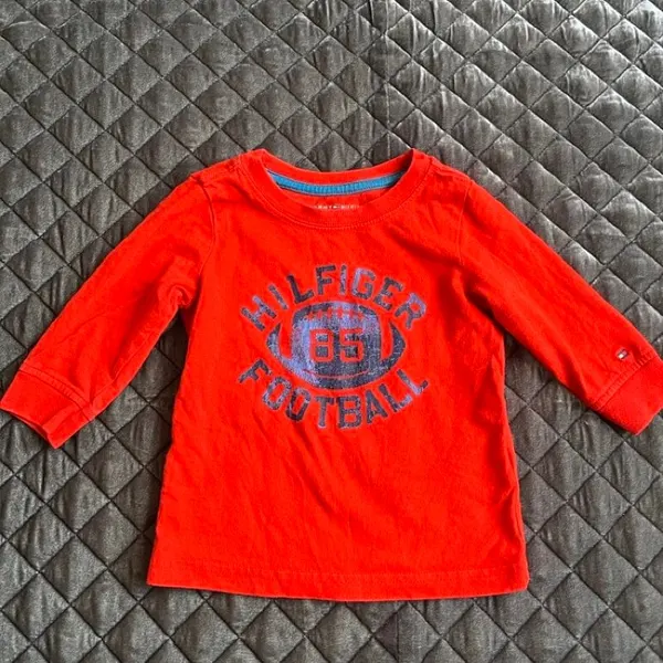 Playera roja Tommy Hilfiger