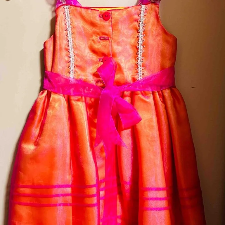 Vestido elegante para niña pequeña — foto 2